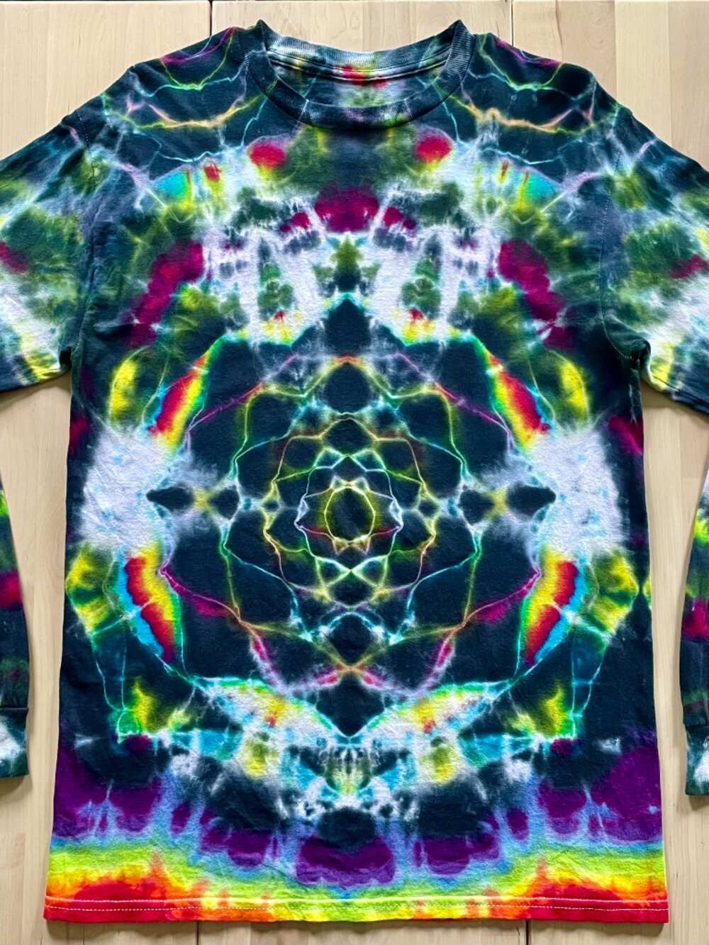 Gildan Unisex Neon Rainbow 8-Point Mandala Tie Dye Long Sleeve Shirt size Large
